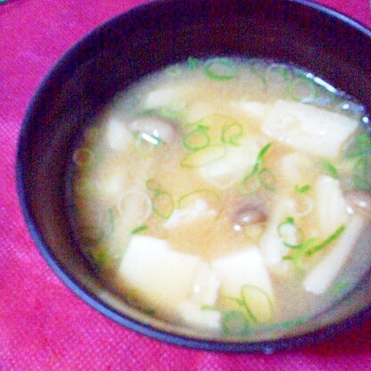 油揚げ・豆腐・しめじのお味噌汁